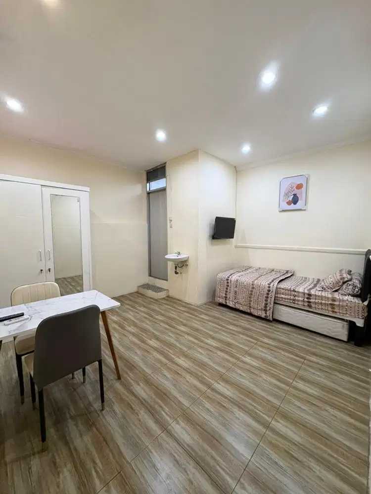 Kost AC Kamar Mandi Dalam Grogol 16m² Smart TV Water Heater