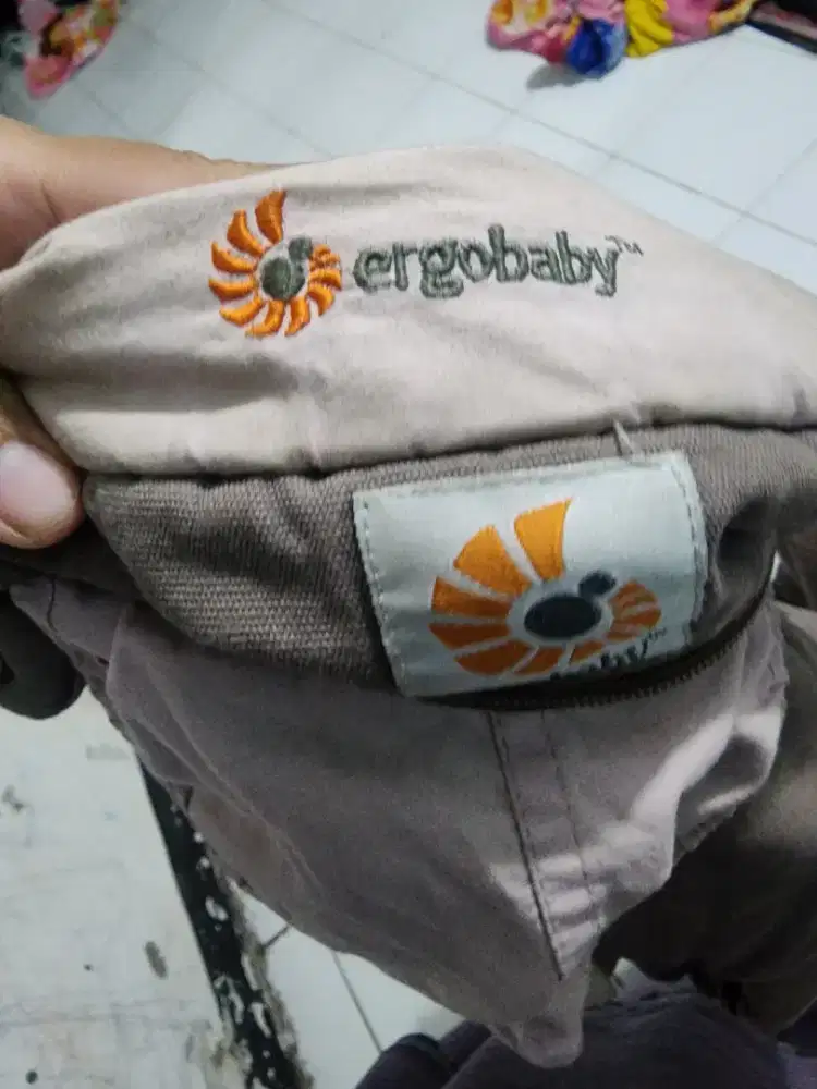 Gendongan Ergo baby
