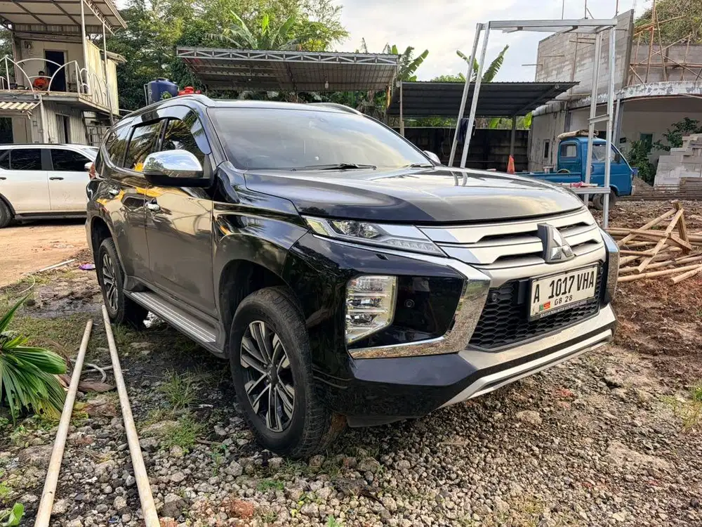 PAJERO SPORT DAKAR 2023 HITAM