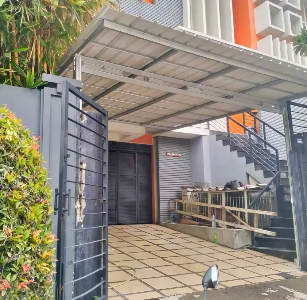 Kanopi baja ringan dan garasi