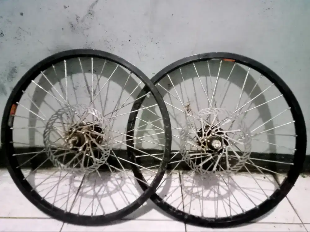Dijual velg depan sepeda ukuran 20 sudah sma piringn cakram brang baru