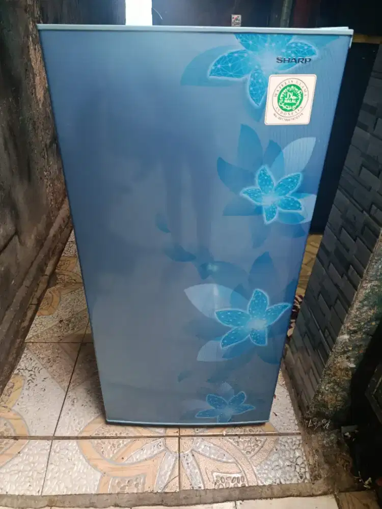 Kulkas 1 pintu merek Sharp