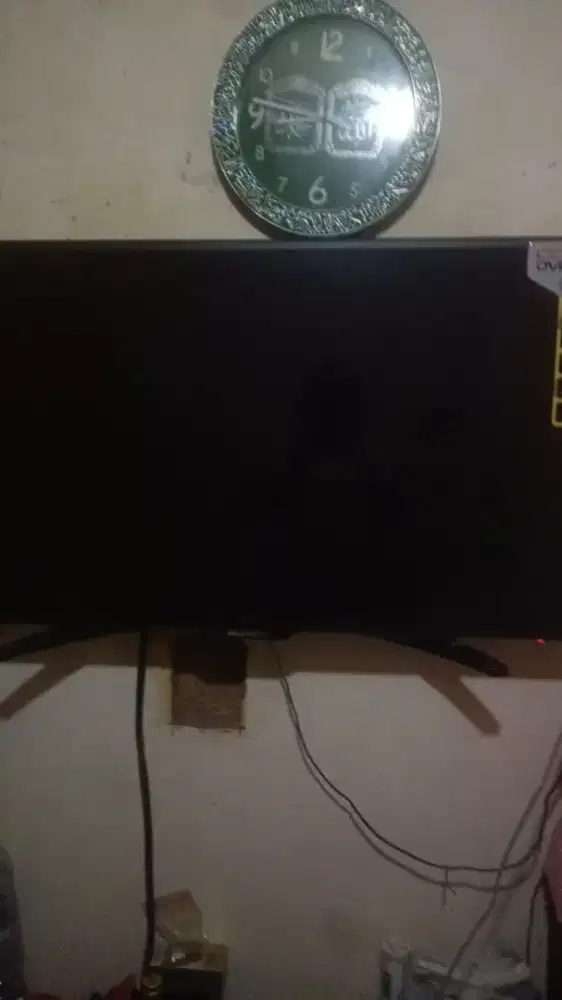 Dijual santuy tv LED Polytron 34 inch