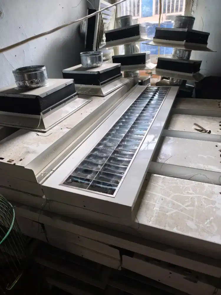 KAP NEON (BOX) PLAFON / CEILING REFLEKTOR ALUMINIUM KONDISI SANGATBAIK