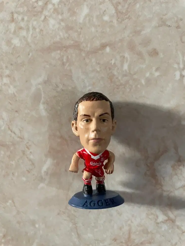 mainan karakter bola liverpool