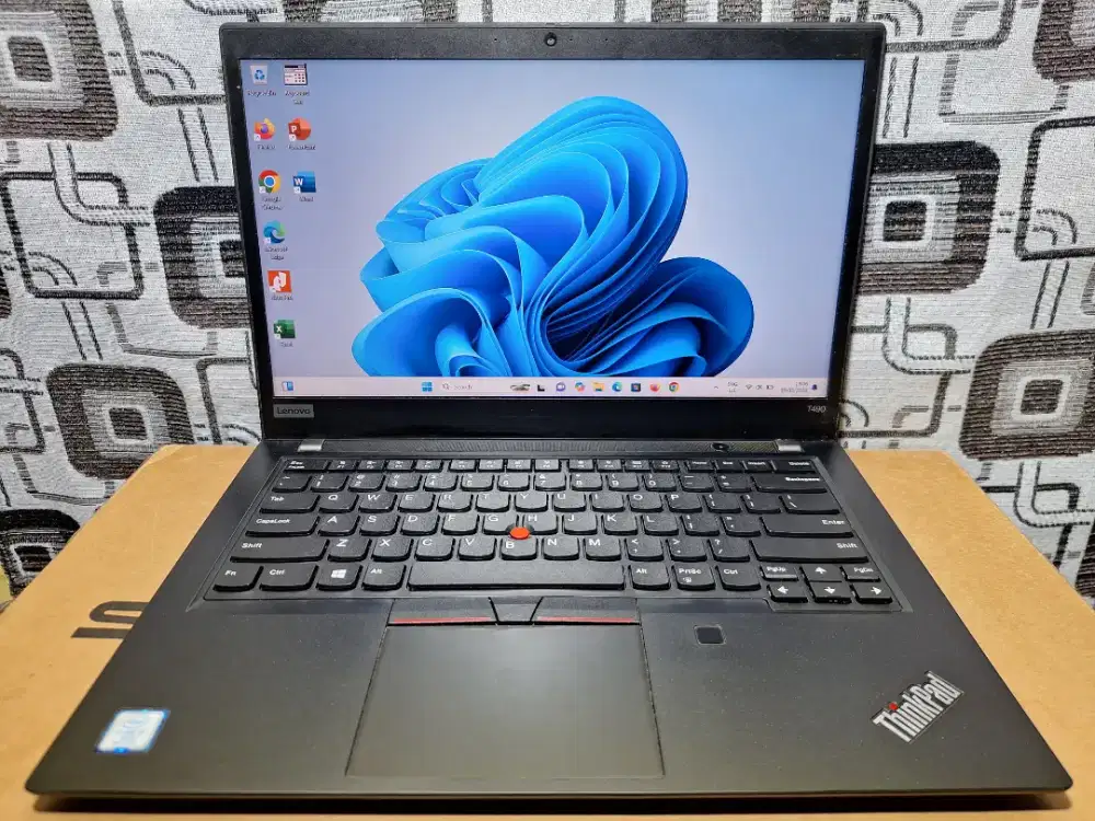 Laptop Lenovo Thinkpad T490 Core i7 layar Touchscreen FHD siap pakai