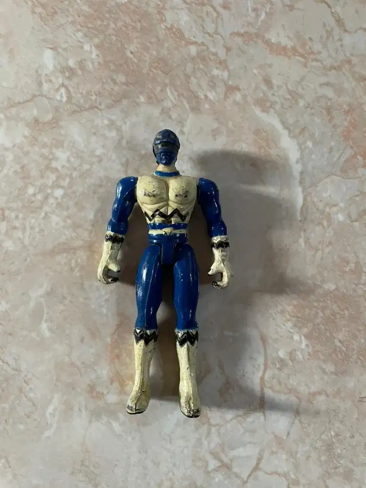 mainan power ranger biru