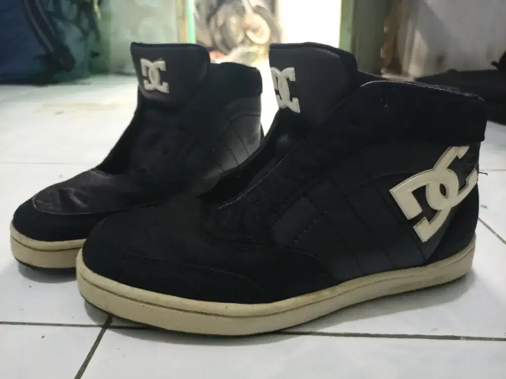 di jual sepatu DG 135,ribu nego kondisi baik, ukuran 40.,