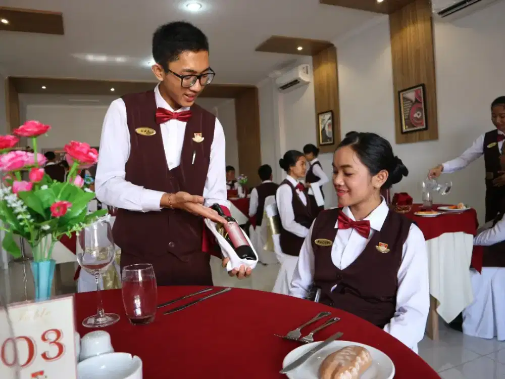 Lowongan Server Untuk Restaurant Jepang di Golf island PIK