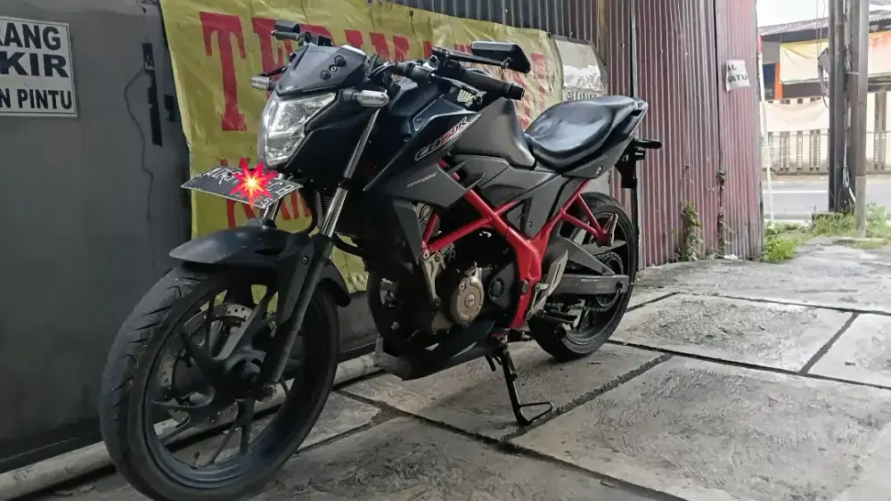 Cb150r 2018, mulus standar,belum ada yang di neko neko mesinya