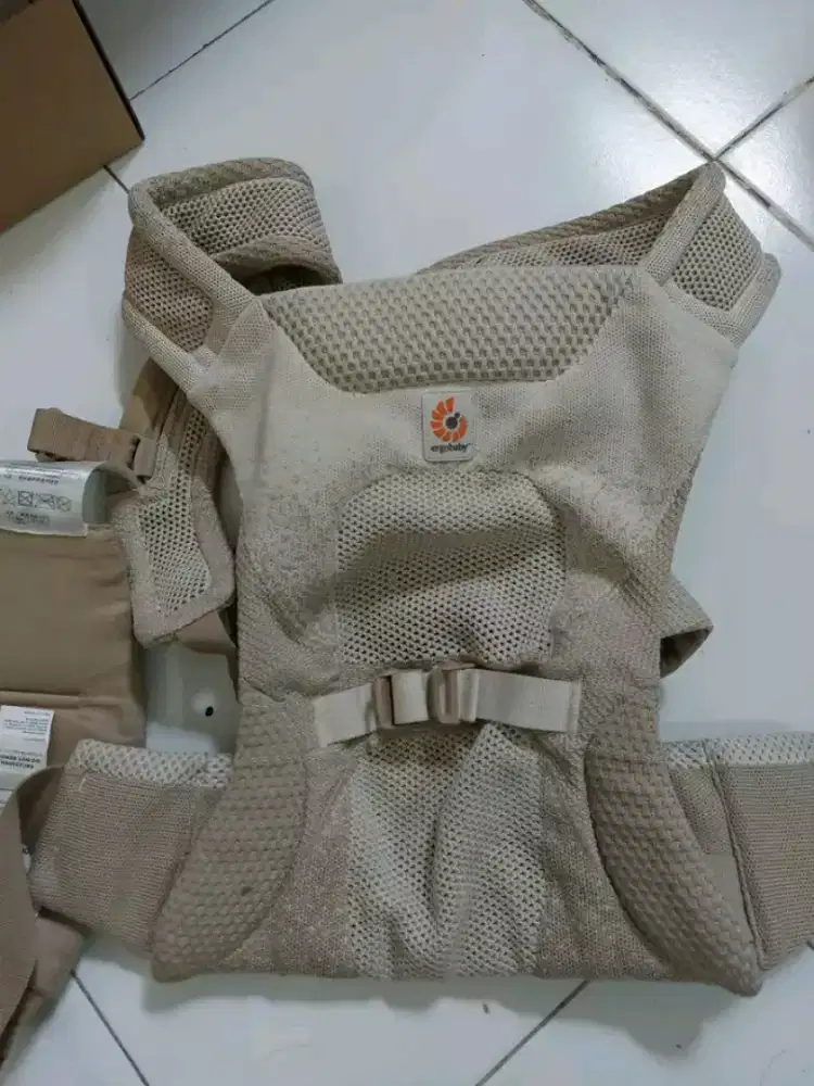 Ergobaby Omni Breeze Carrier - Natural Beige