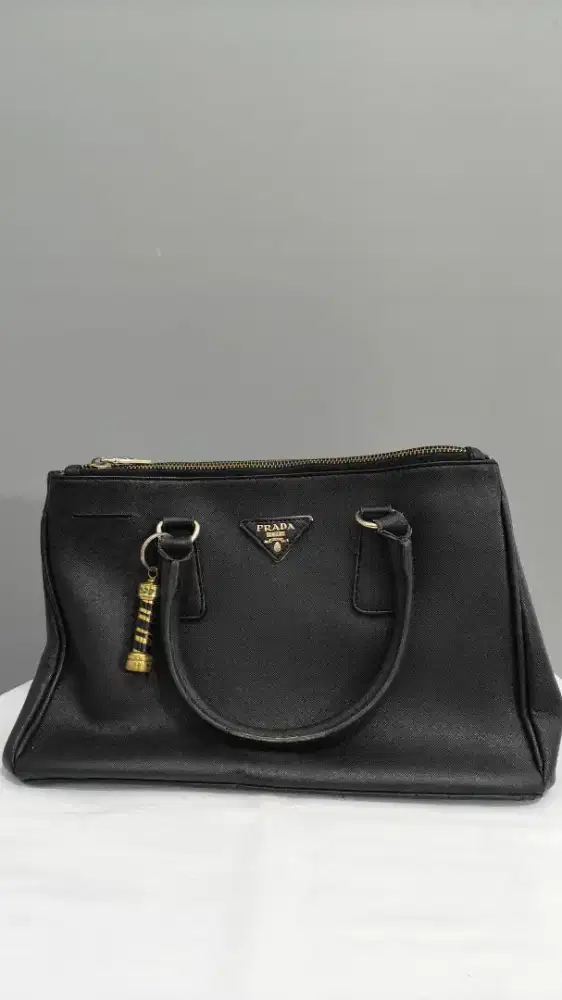 Tas wanita merk Prada