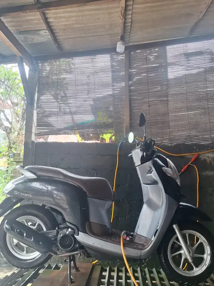 SCOOPY STAYLISH BLACK 2017