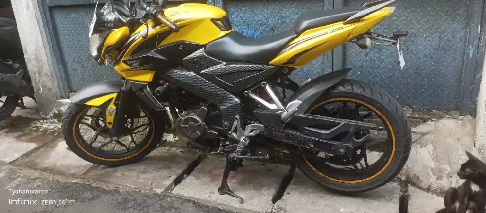 Jual Ns 200 warna kuning thn 2014  bagus  mulus ;