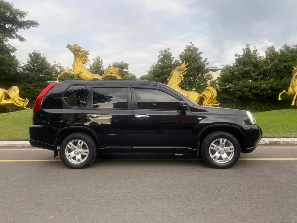 Nissan  XTrail T31 MT 2.0