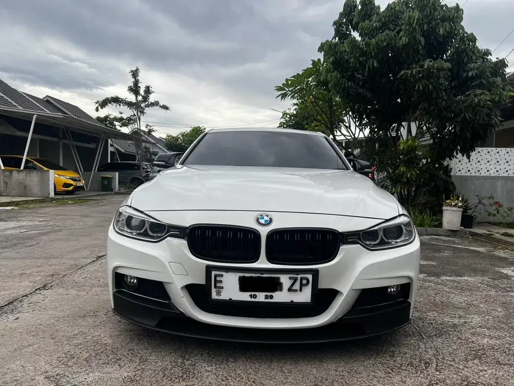 BMW F30 328i (LUXURY)