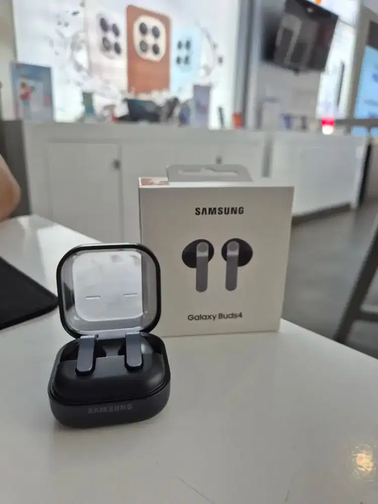 PRE ORDER BUDS 4 SERIES