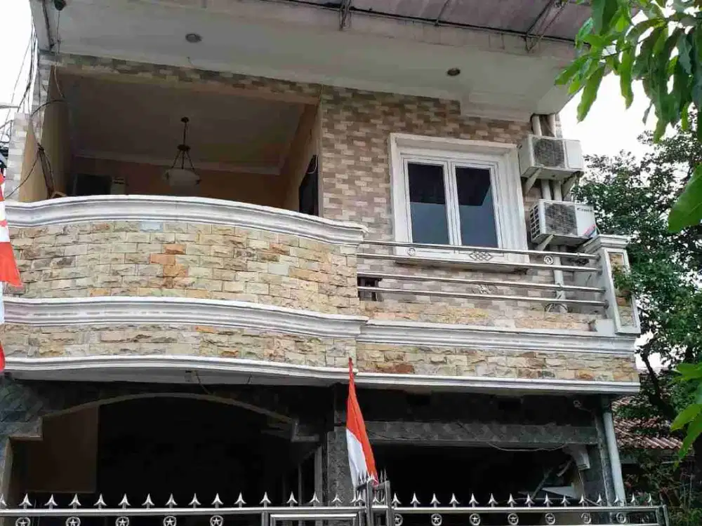 Dijual Rumah 3 lantai  di harapan indah 1  bekasi