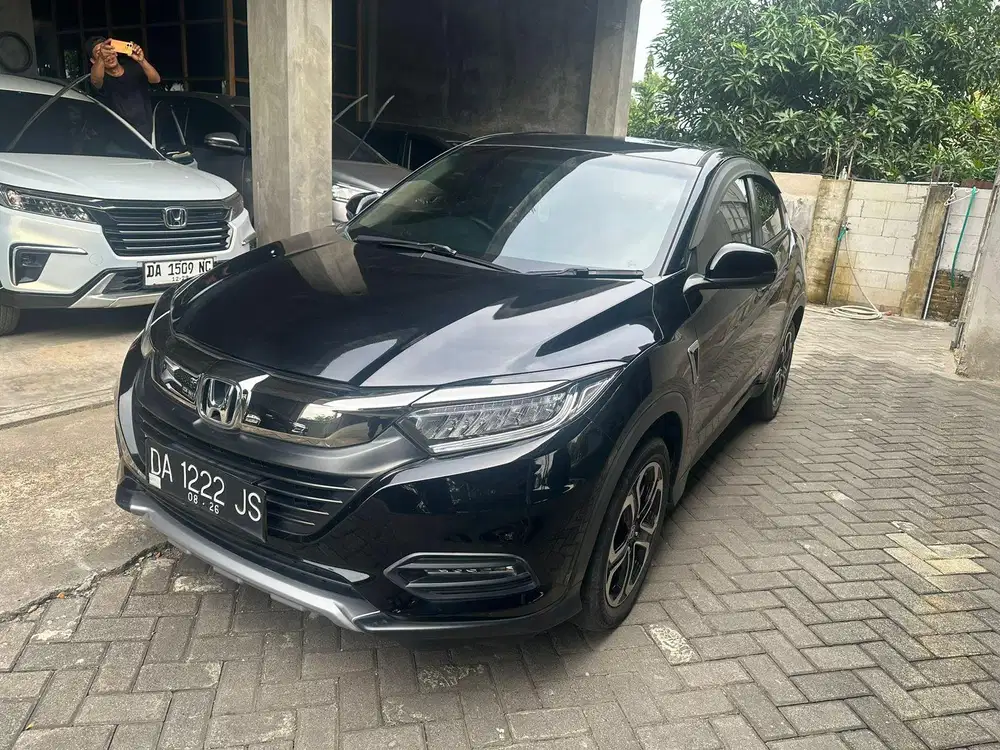 HRV SE 2021 AT HITAM