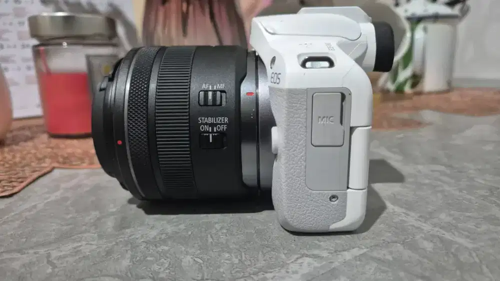 Kamera Canon EOS R50 dan Lensa 24 mm