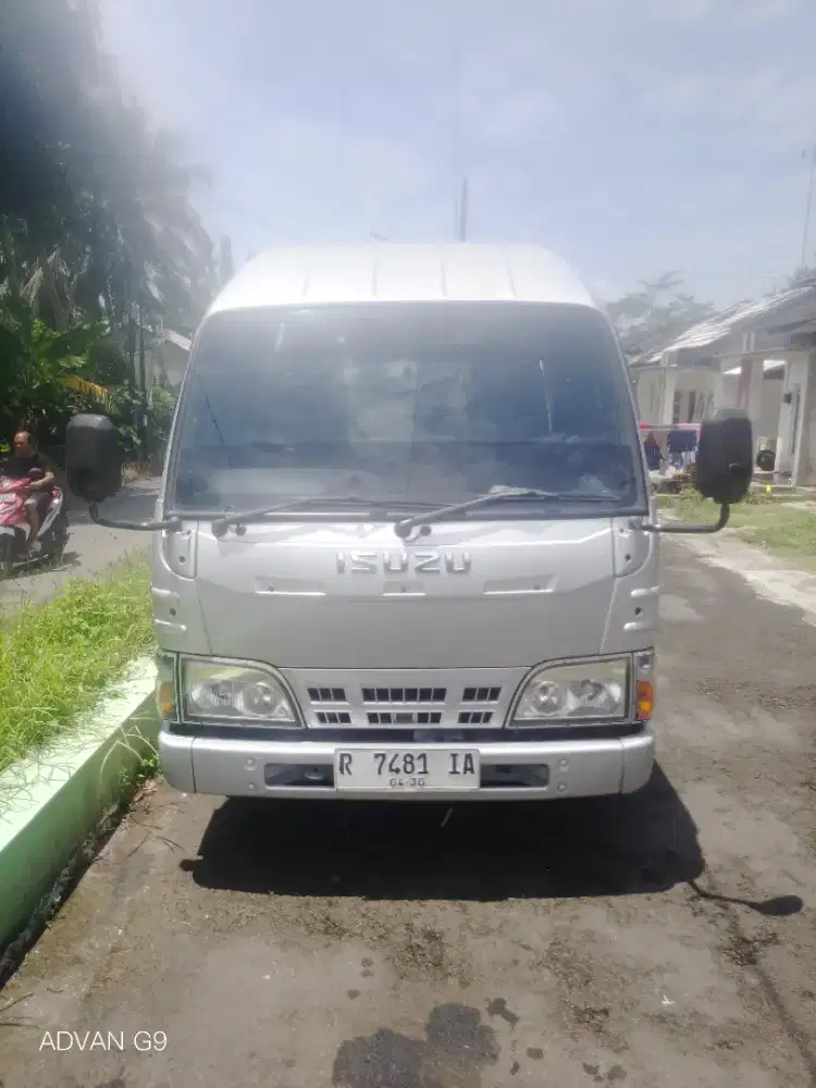 ISUZU ELF MINIBUS 2011