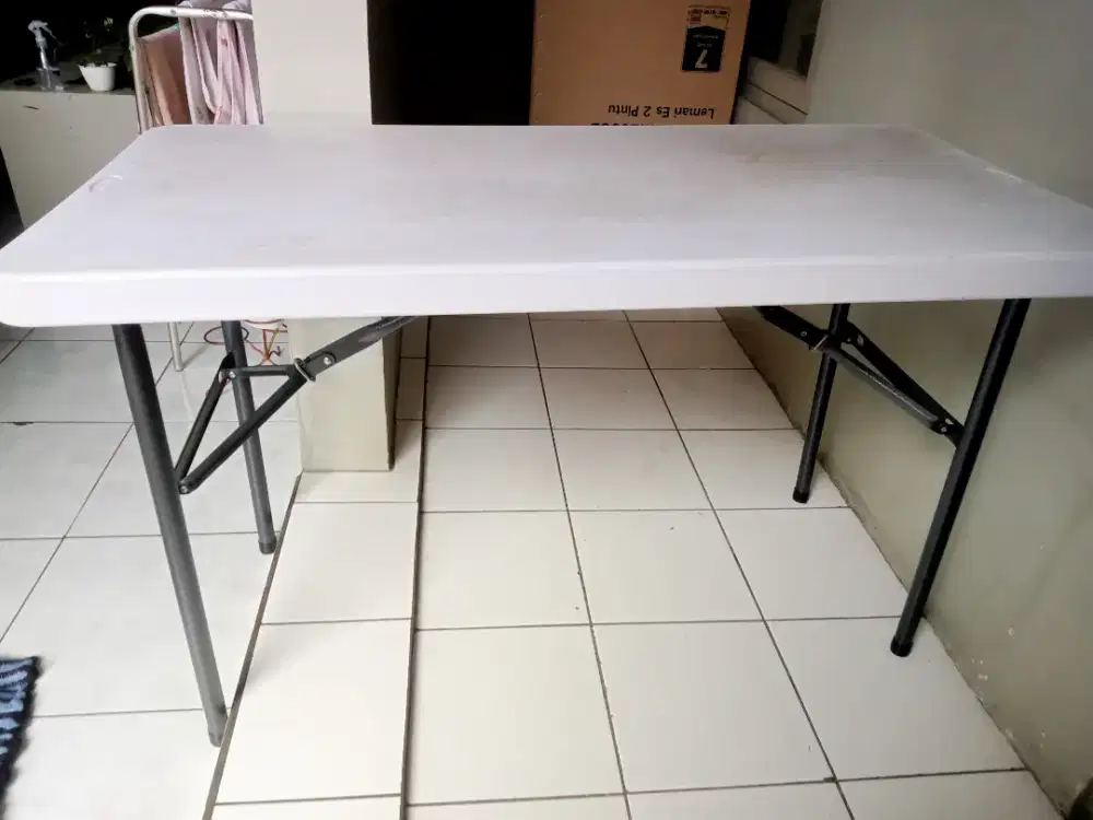 Krisbow meja kursi lipat