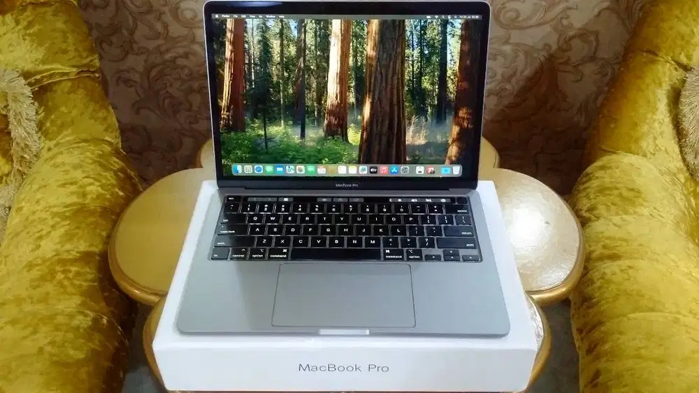 Macbook Pro 13 TOUCHBAR 2020 Editing Berat Core i7 Ram 16GB SSD 512GB