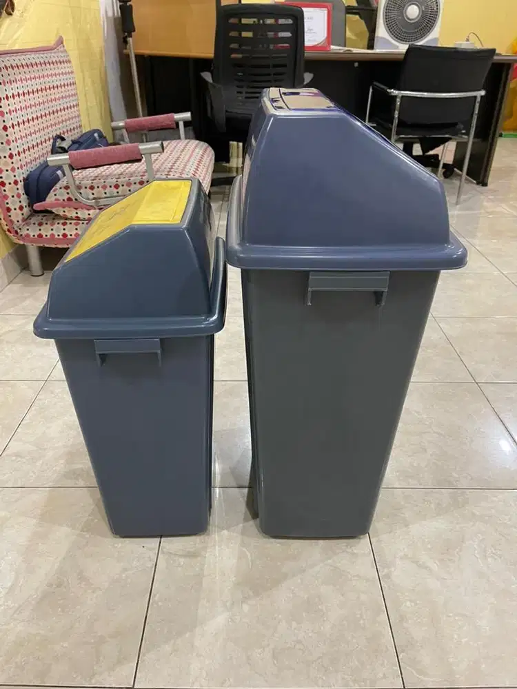 Tempat Sampah Besar