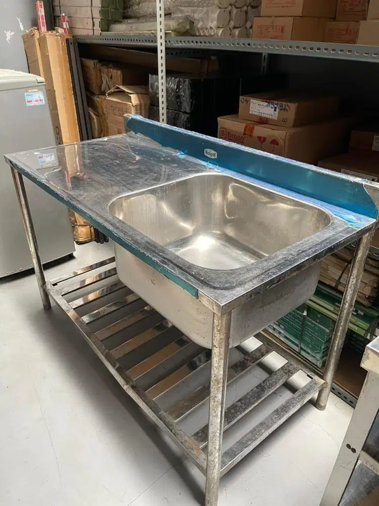 Wastafel Serta Meja Besi