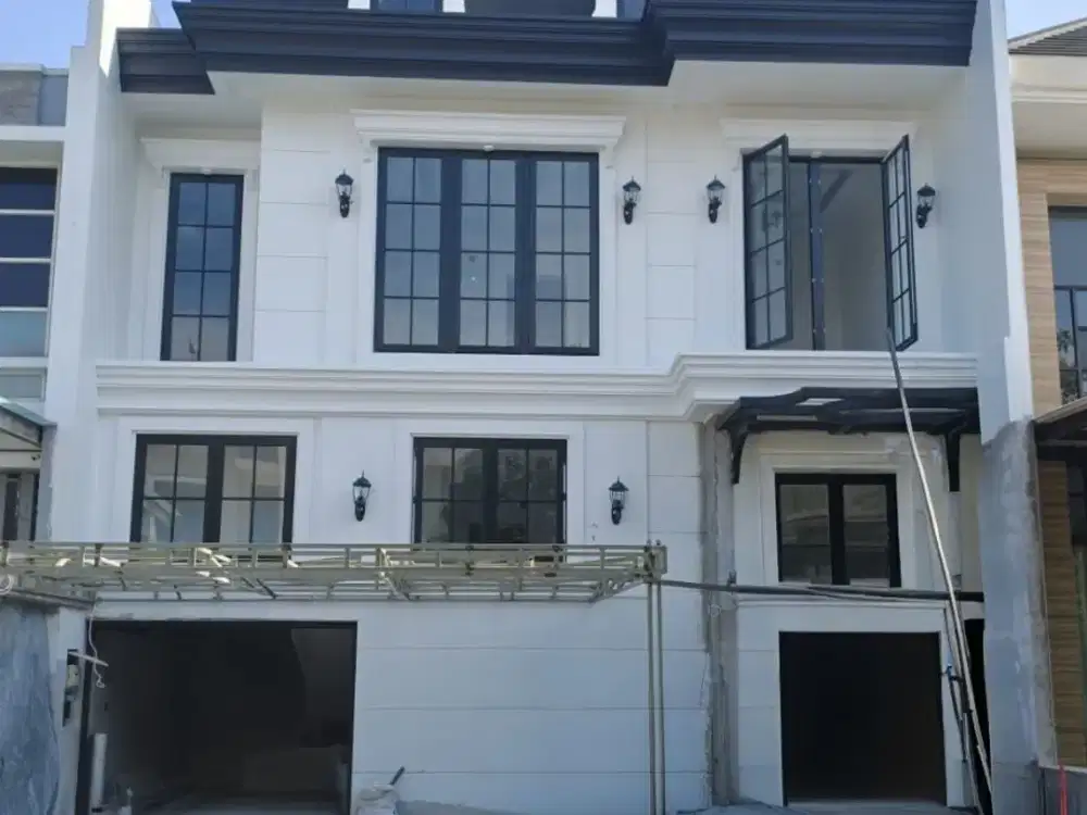 DIJUAL RUMAH PAKUWON INDAH - THE MANSION - BARU GRESS