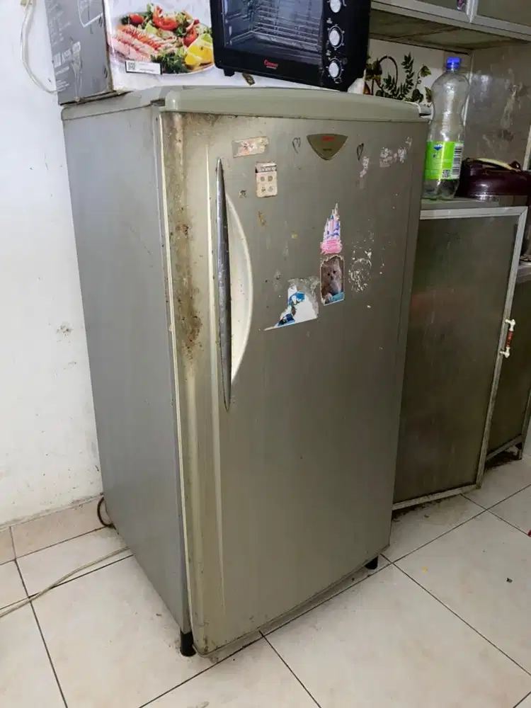 Kulkas Sharp Second.