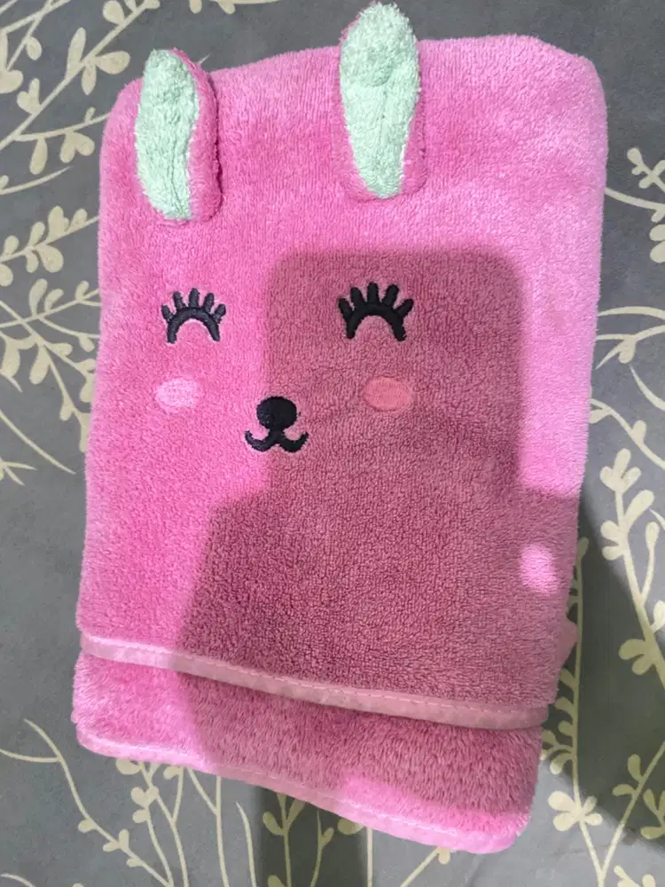 Handuk pink bayi