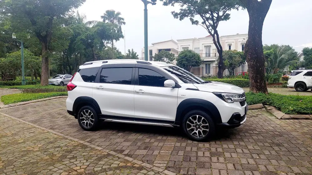 XL7 Zeta AT 2021 Putih