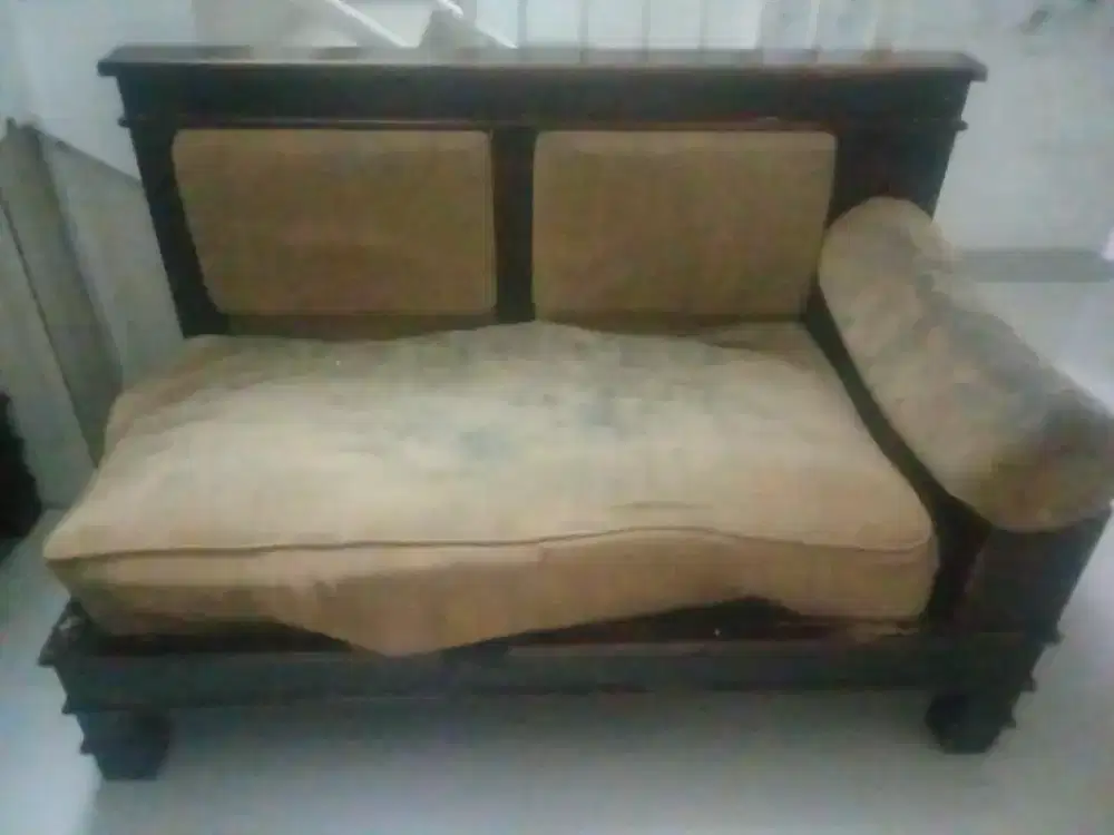 Sofa bekas, busa tinggal dibenerin udah bagus