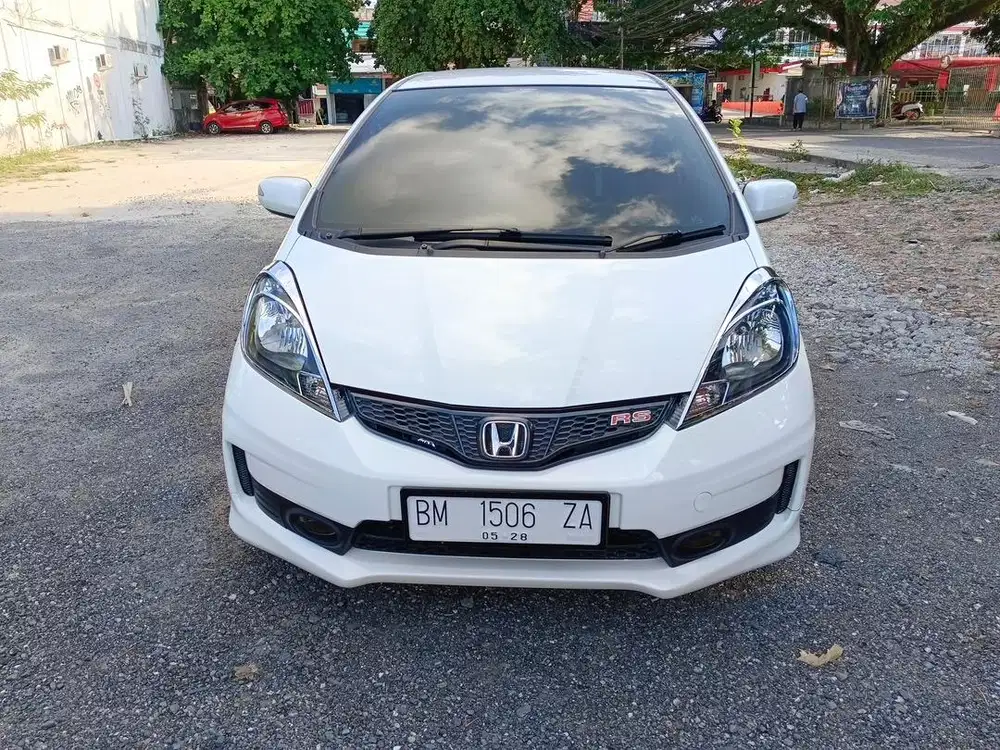 Dijual honda jazz rs matic 2013 dp 12jt