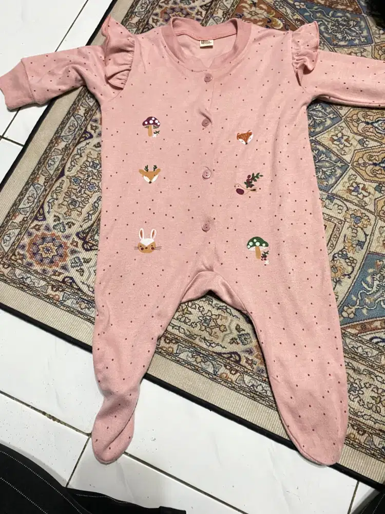 Sleepsuit baby leon size 6-12 bulan