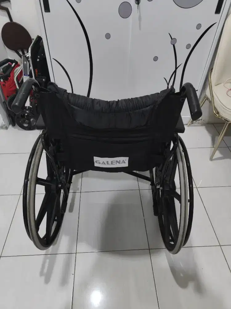 Kursi roda merk galena