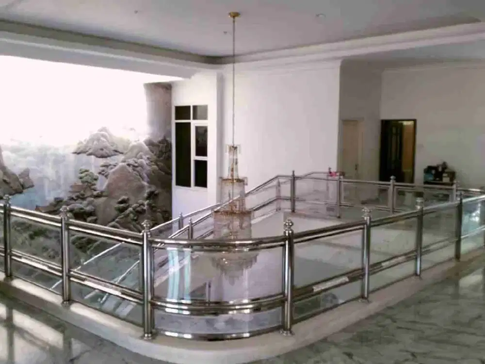 JUAL RUMAH KOMERSIAL RAYA DHARMAHUSADA BISA UNTUK USAHA