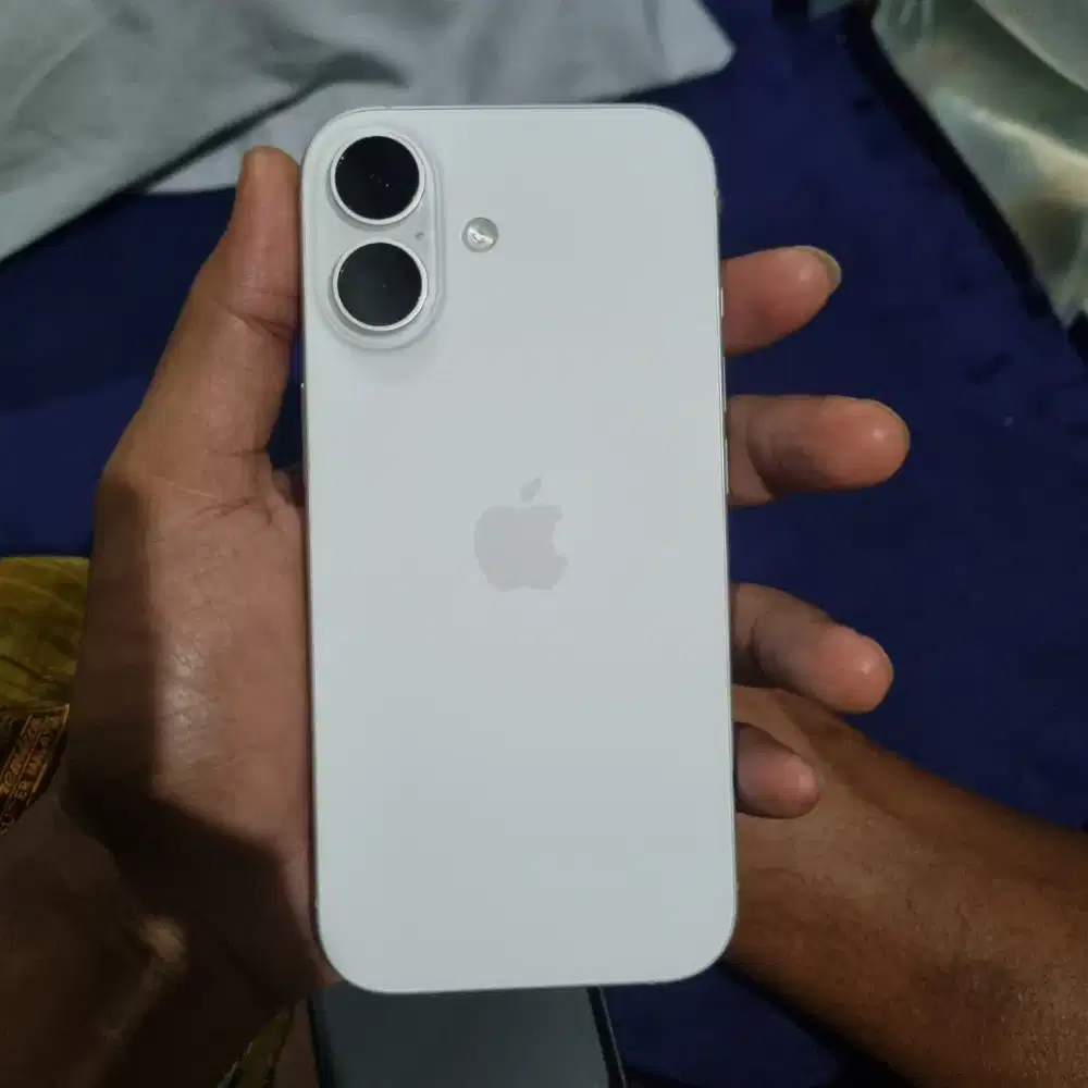 Iphone 17 basic warna putih