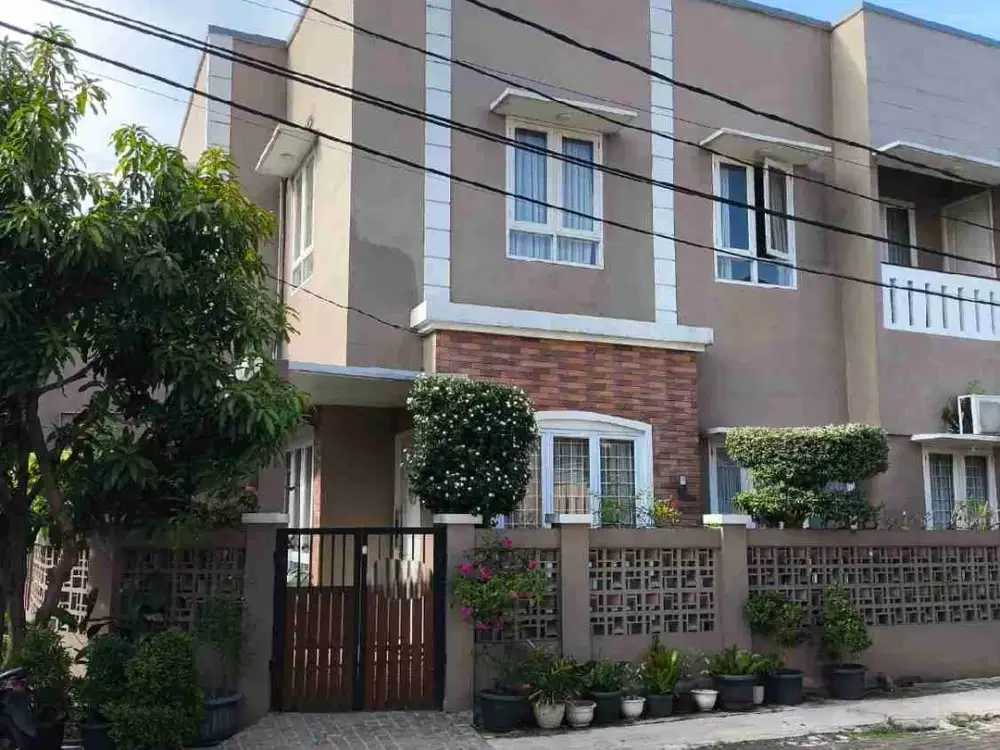 Rumah Hook 2 Lt. Nusa loka BSD Semi furnished