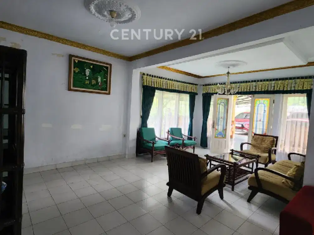 VILLA YANG LINGKUNGANNYA ASRI DI DAERAH CIPANAS