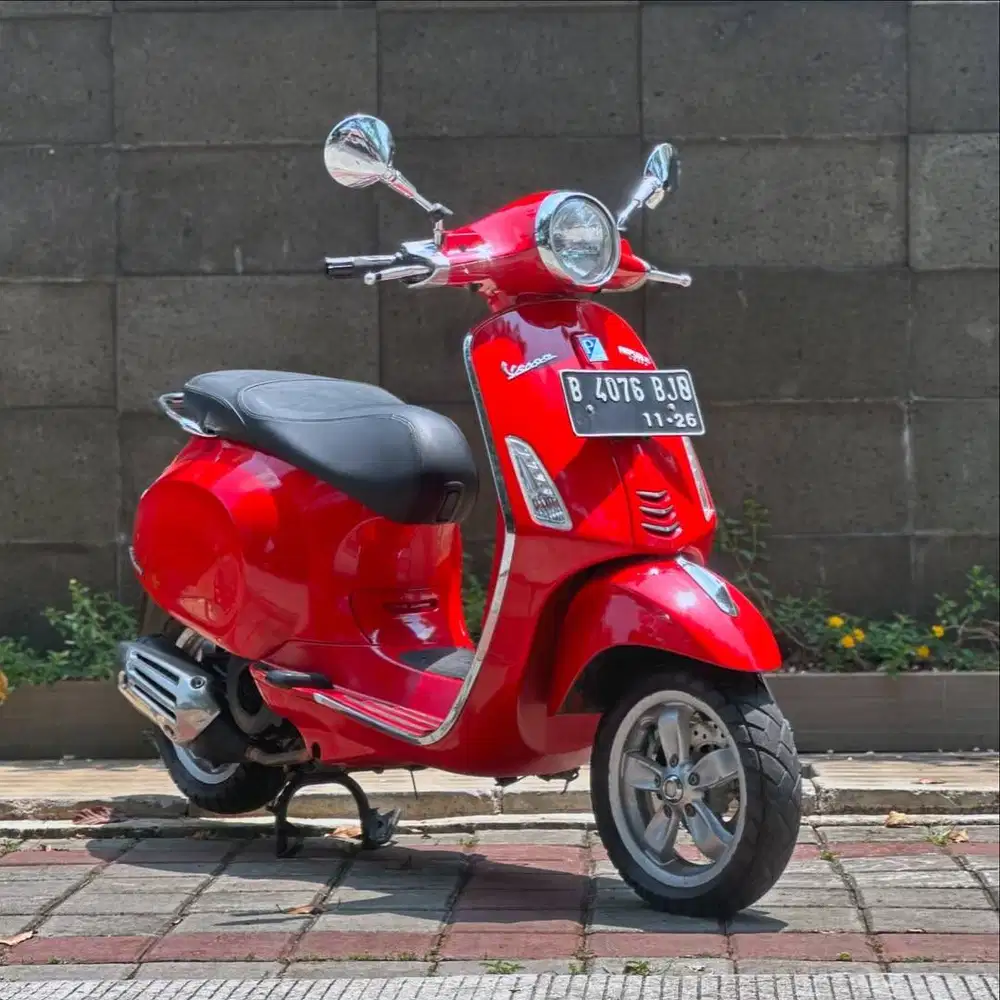 ual cepat Piaggio Vespa Primavera IGET 150 TAHUN 2016 warna Merah VERY