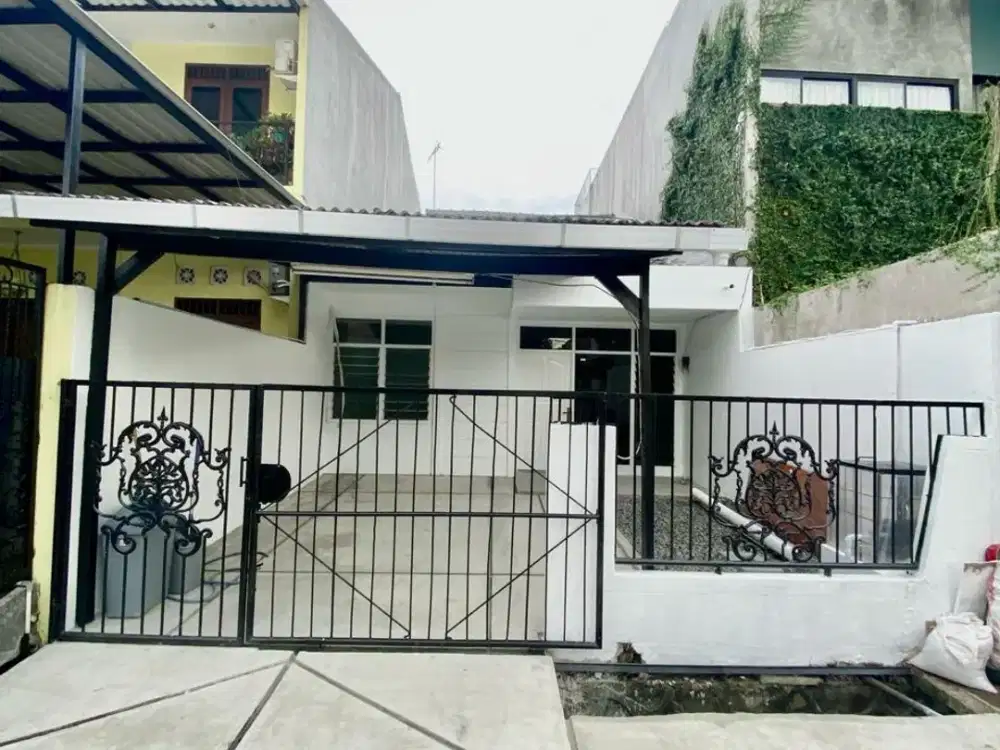 Rumah Hadap Utara di Taman Aries, Jakarta Barat