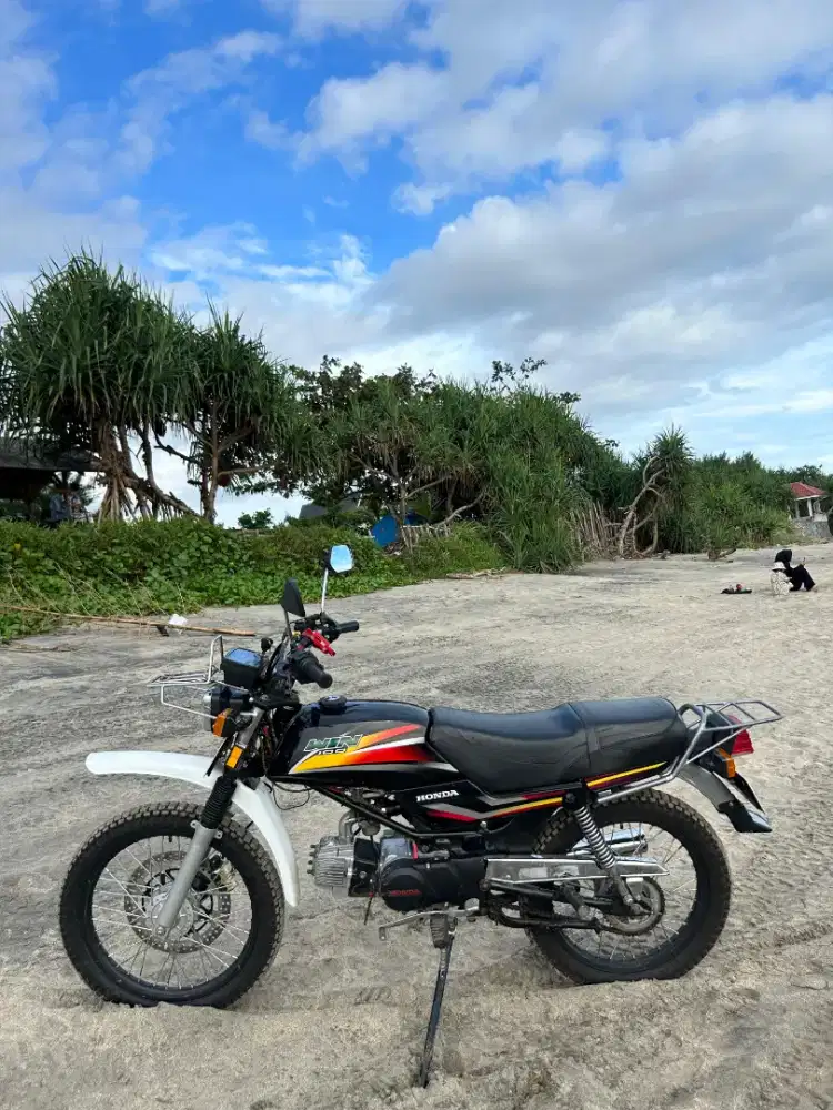 DI JUAL HODA WIN 97 HITAM plat D