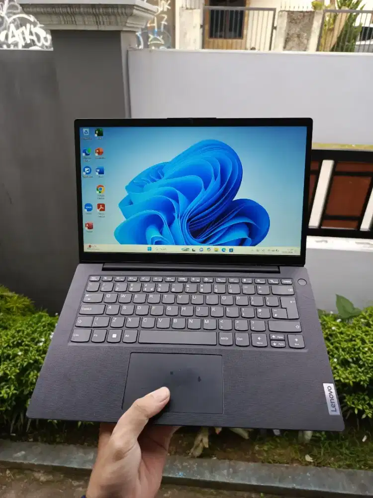JUAL LAPTOP LENOVO V14 SIAP PAKAI MURAH SIAP BUAT PAKAI KERJA HARIAN