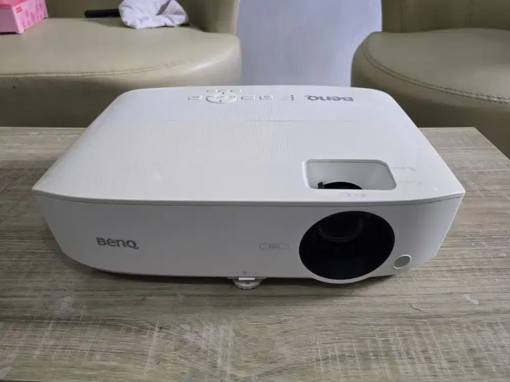 Proyektor BenQ MX532 Putih - Brightness Tinggi & Support HDMI (Mulus)