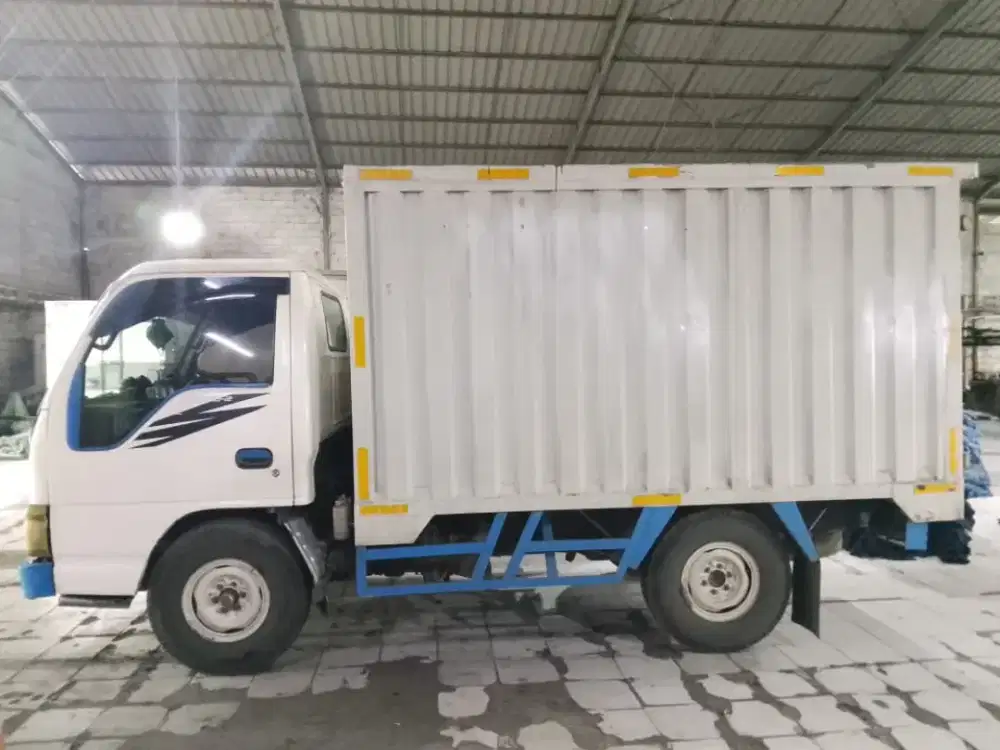 Sewa rental CDE Truk Engkel Box Elf bulanan