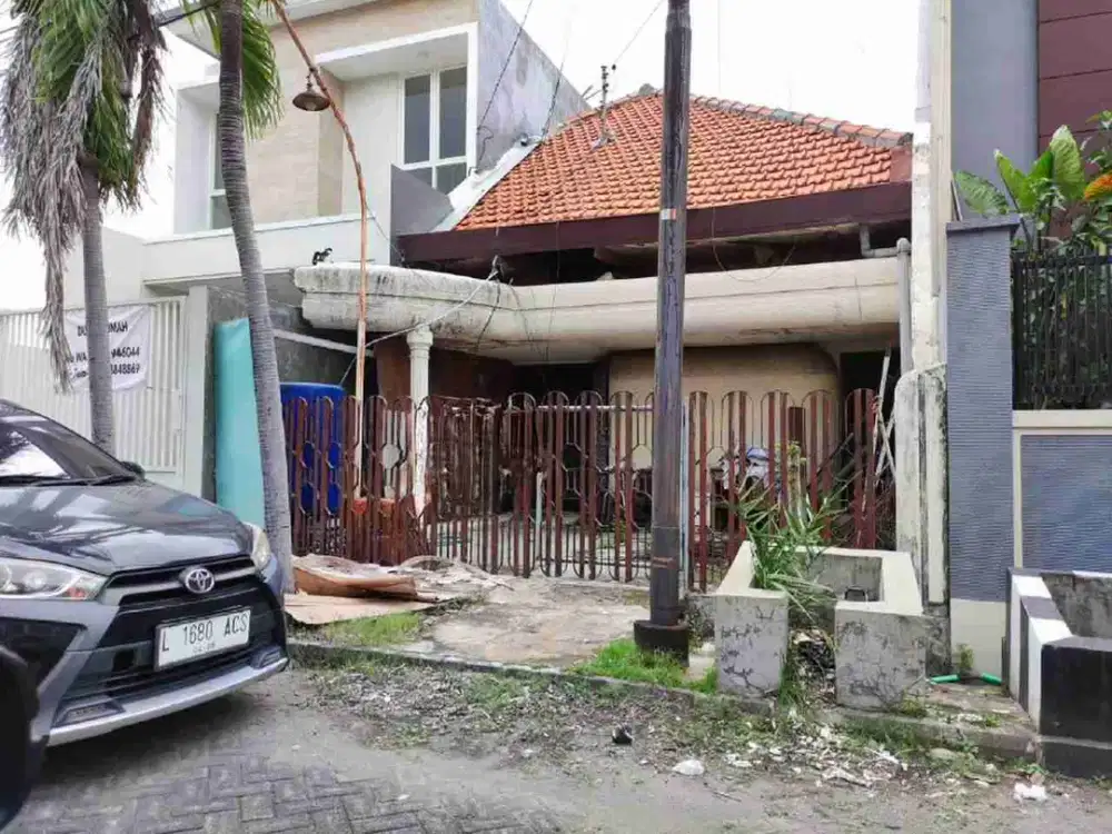 Hitung Tanah Rumah Tengah Kota Manyar Row Jalan 3 mobil