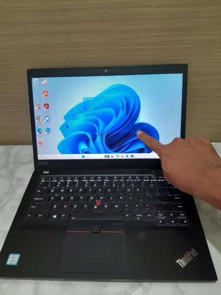 Lenovo T490s Core i5 gen8. Ram 16GB. NVME 256GB. Layar 14in.ToucScreen