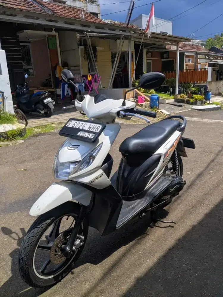 Honda Beat Karbu 2012 Putih Orian Standar Pabrik